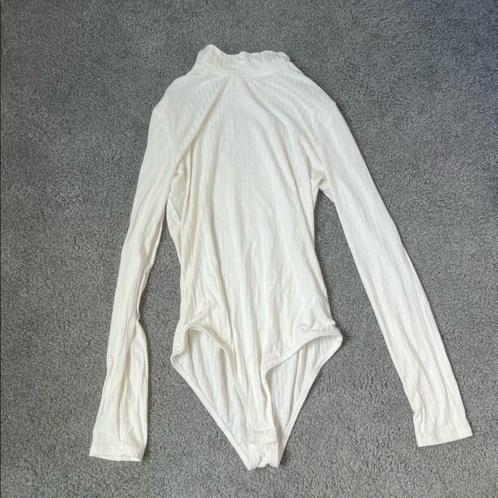 Long Sleeve Turtle Neck Bodysuit🤍